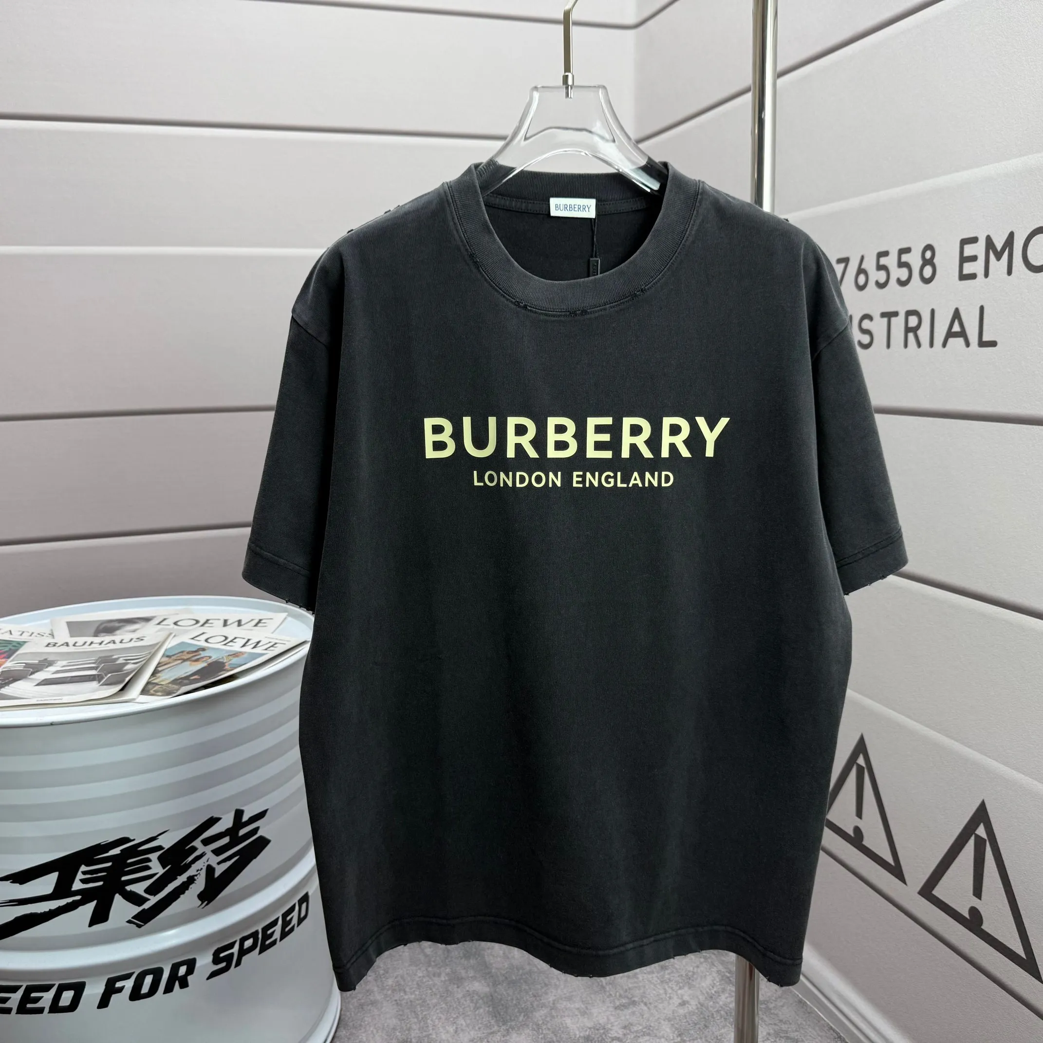# Burberr* *2026 New Arrival 320 tee Same Style :Black White Size :S M L XL XXL Size： S （90-130 ） M （120-150 ） L （140-165 ） XL （160-180 ） XXL （180-210 ）